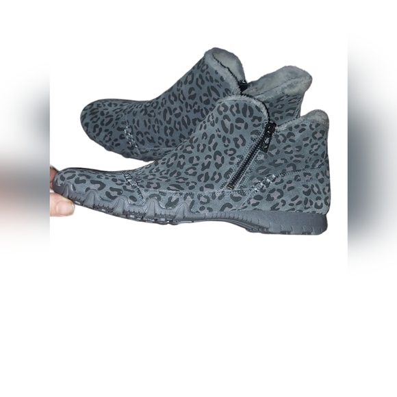Skechers gray cheetah print booties size 10 - Picture 5 of 14